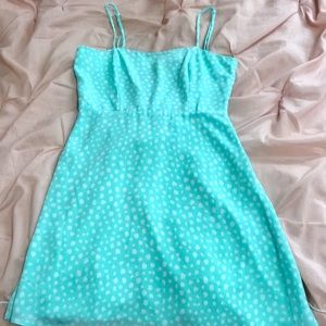 Super cute spring dress, i only wore it once so it’s basically new!!